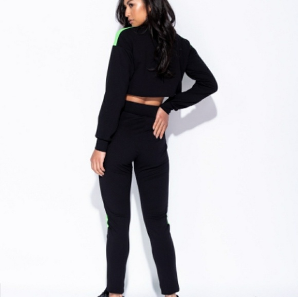 Cropped Top and Leggings Set - Picture 2 of 3